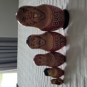 CHICAGO BULLS 5 PIECE MATRYOSHA DOLLS